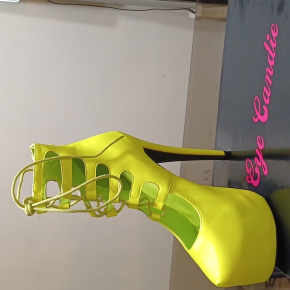 Eye Candie Juliana -93 High Heel Shoe. Color: Yellow and Size: 9. - Picture 1 of 6